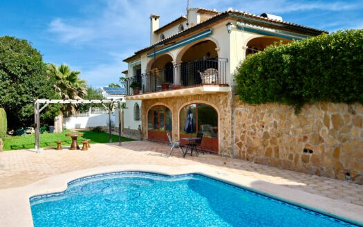 Villa en Jávea / Xàbia con 5 dormitorios y 4 baños