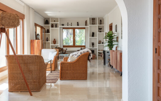 Villa en venta con vistas al mar en la urbanización de Balcon al Mar.