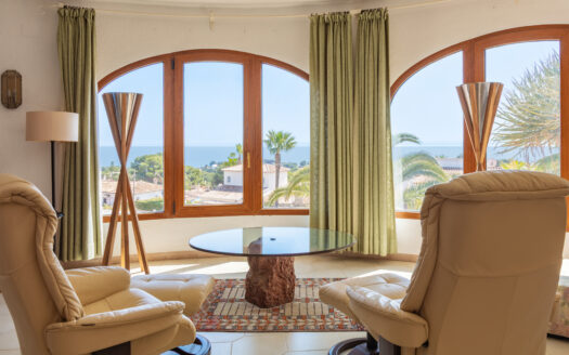 Villa en venta con vistas al mar en la urbanización de Balcon al Mar.