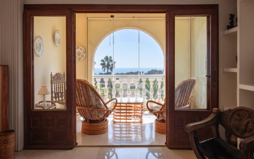 Villa en venta con vistas al mar en la urbanización de Balcon al Mar.
