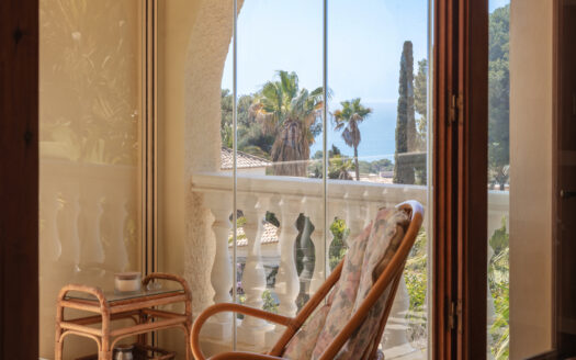 Villa en venta con vistas al mar en la urbanización de Balcon al Mar.