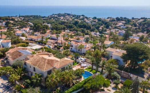 Villa en venta con vistas al mar en la urbanización de Balcon al Mar.