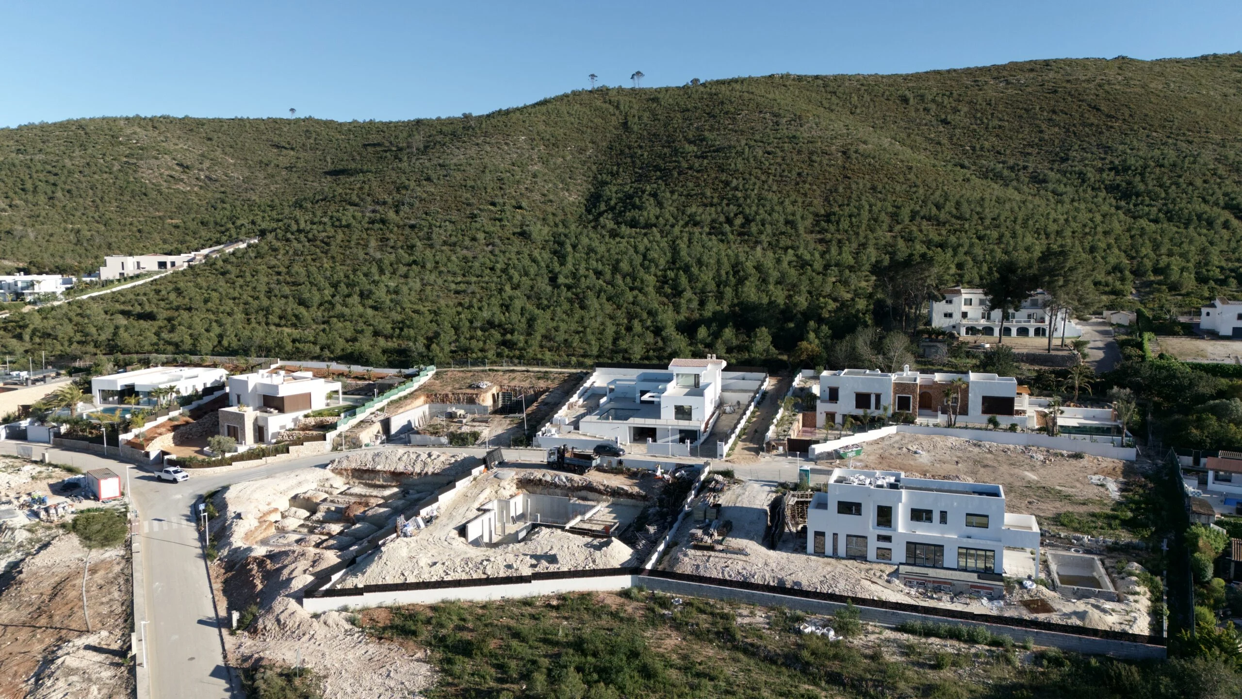 Villa de nueva construcción en venta en Javea con piscina y 5 dormitorios.