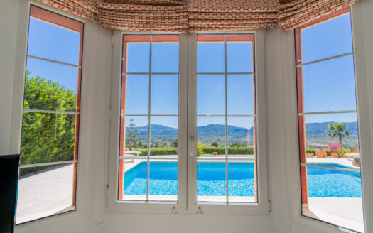 Exclusiva villa con vistas panorámicas en la parte más alta del Montgó.