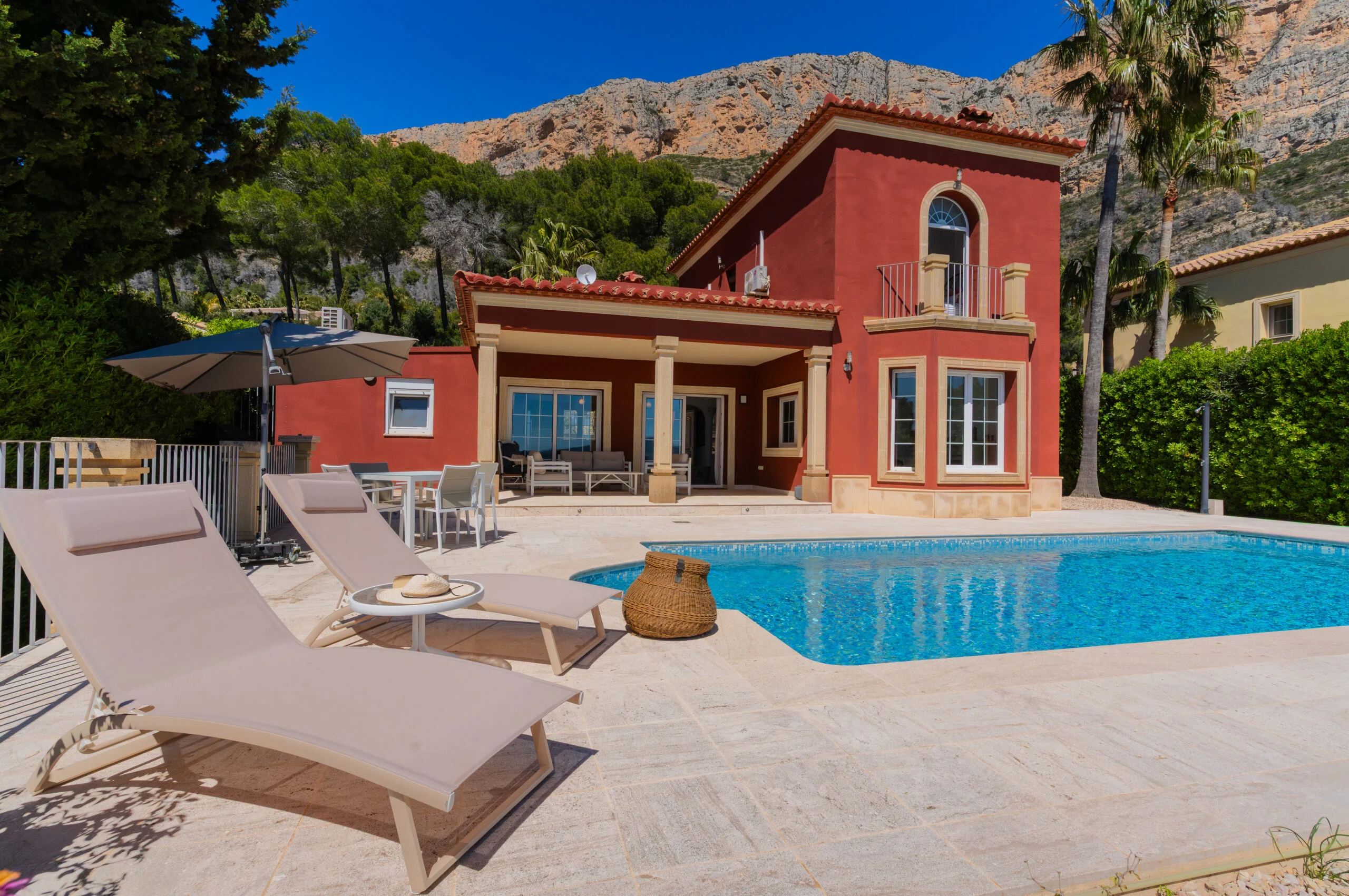 Exclusiva villa con vistas panorámicas en la parte más alta del Montgó.