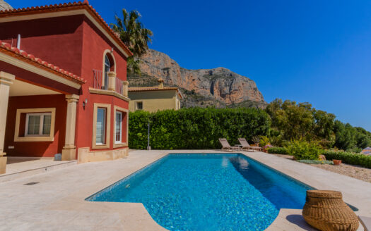 Exclusiva villa con vistas panorámicas en la parte más alta del Montgó.
