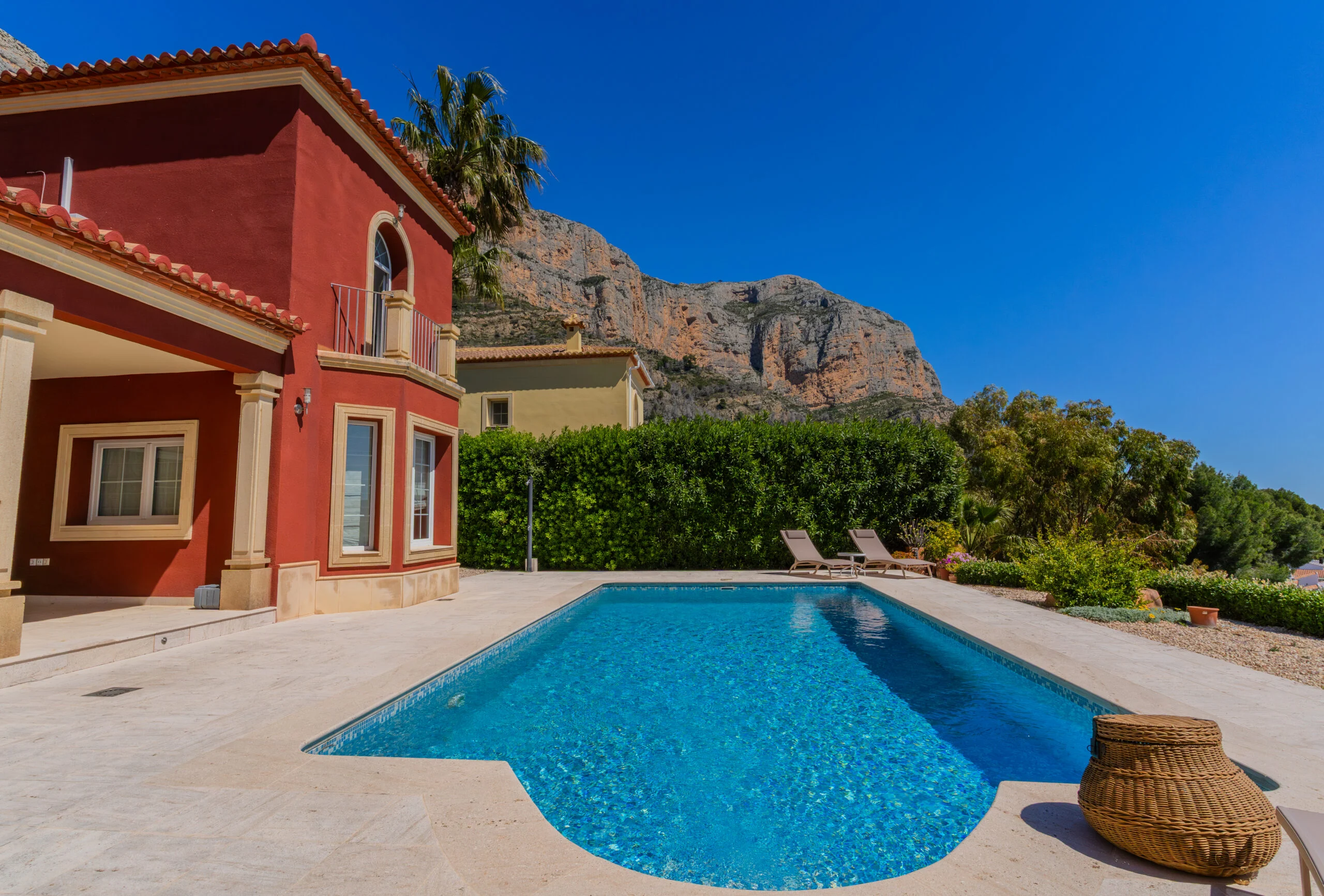 Exclusiva villa con vistas panorámicas en la parte más alta del Montgó.