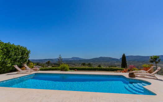 Exclusiva villa con vistas panorámicas en la parte más alta del Montgó.