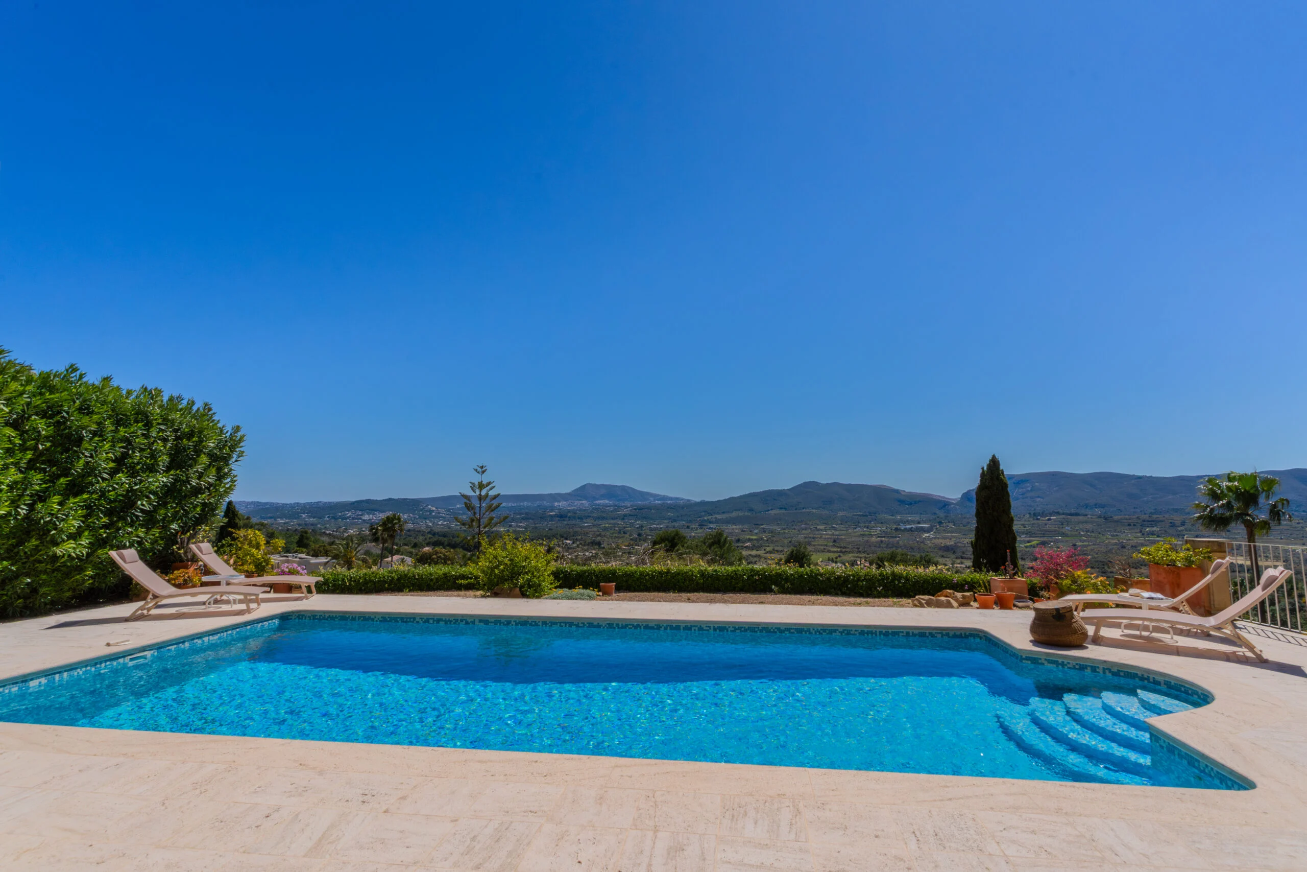 Exclusiva villa con vistas panorámicas en la parte más alta del Montgó.