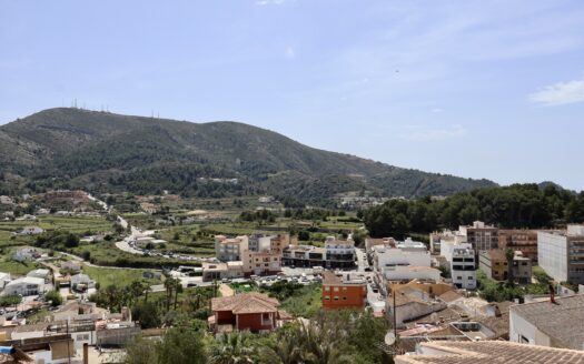 Casa adosada en venta en Benitachell con azotea y vistas panorámicas al mar.