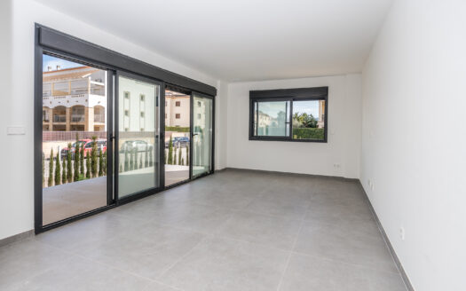 Apartamento en venta en Jávea Arenal con terraza, jardín y piscina.