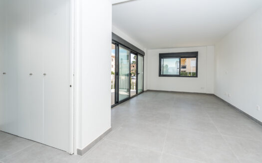 Apartamento en venta en Jávea Arenal con terraza, jardín y piscina.