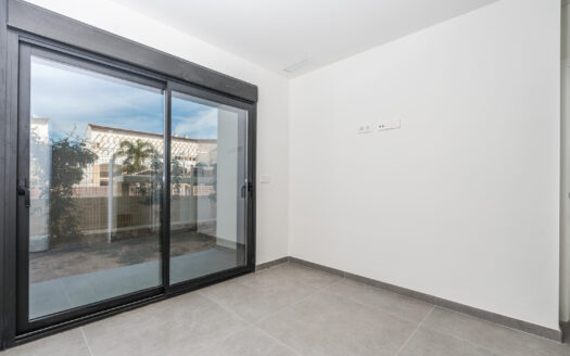 Apartamento en venta en Jávea Arenal con terraza, jardín y piscina.