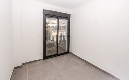 Apartamento en venta en Jávea Arenal con terraza, jardín y piscina.