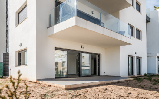 Apartamento en venta en Jávea Arenal con terraza, jardín y piscina.