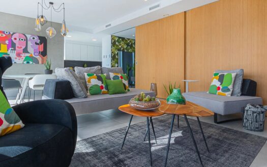 Villa de lujo en Jávea con piscina, terraza y vistas panorámicas.