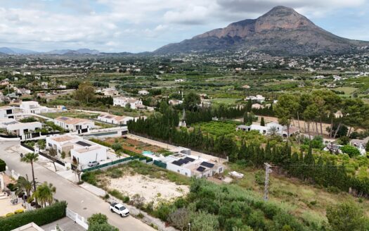 Parcela en venta en Javea con viastas panoramicas al Montgo.