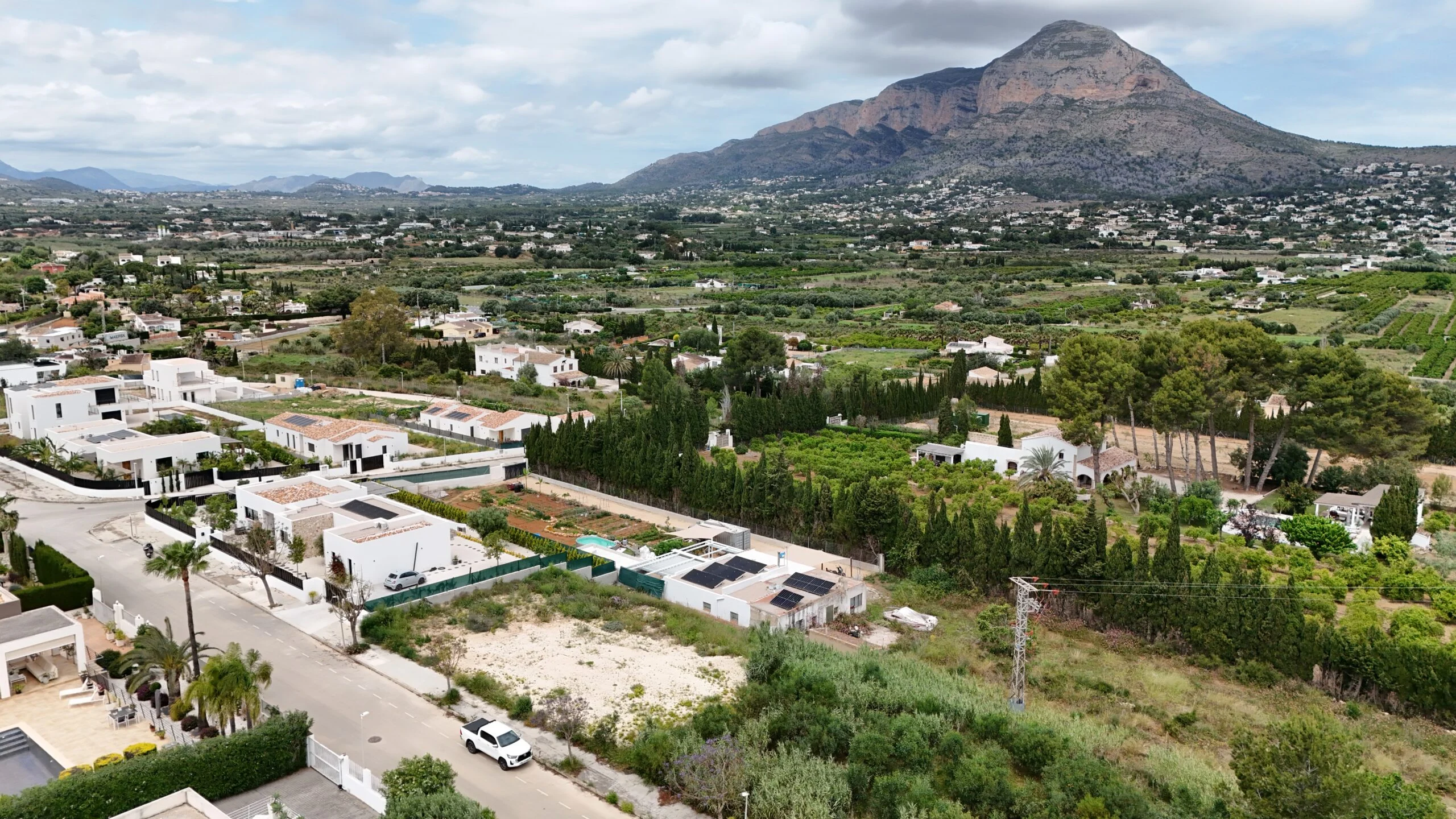 Parcela en venta en Javea con viastas panoramicas al Montgo.