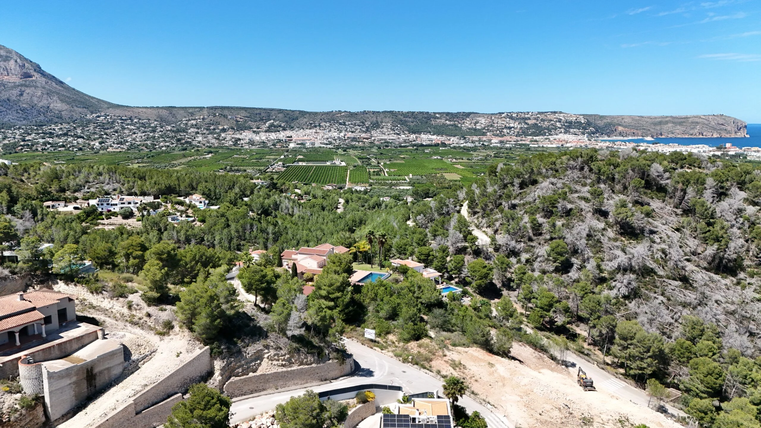 Prestigiosa parcela en venta con vistas al mar en Javea.