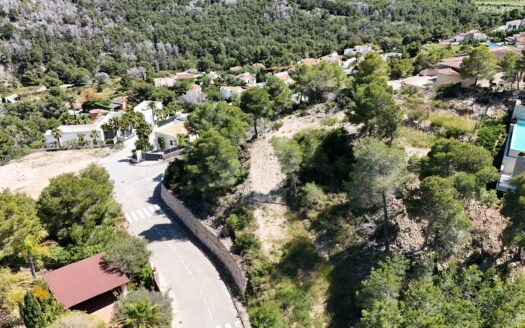 Prestigiosa parcela en venta con vistas al mar en Javea.