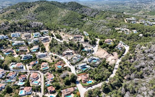 Prestigiosa parcela en venta con vistas al mar en Javea.