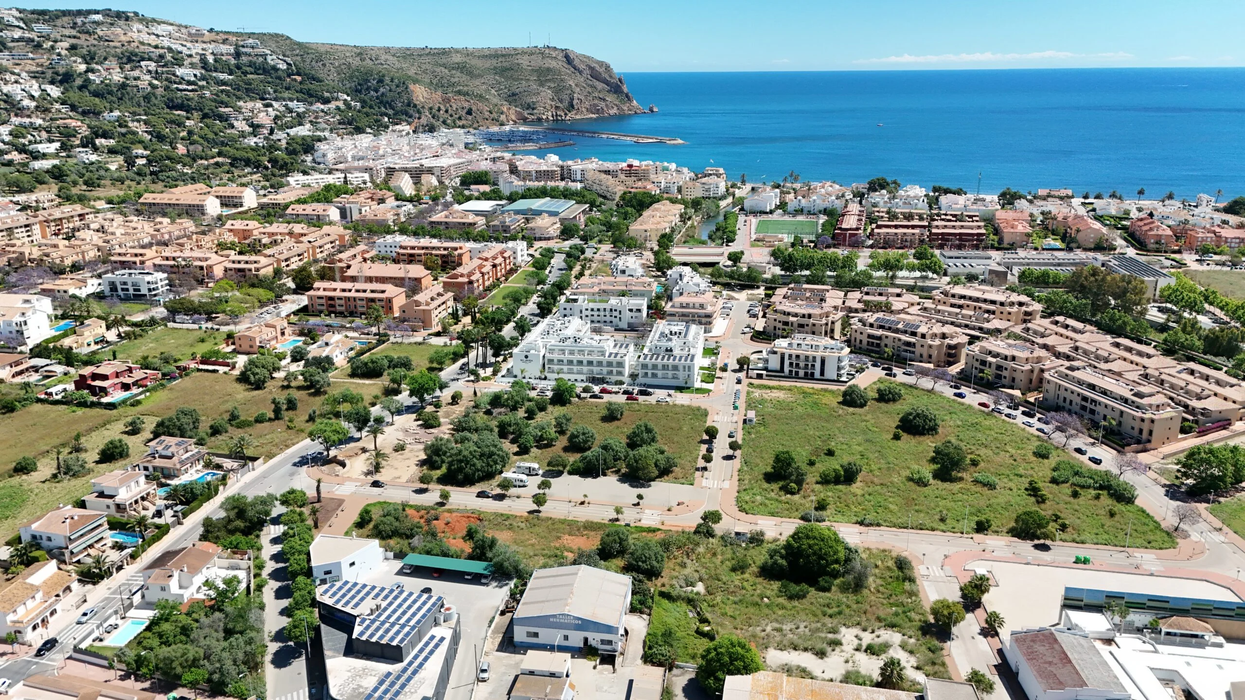 Parcelas comerciales en ubicación estratégica, a 5 minutos de la Playa de la Grava