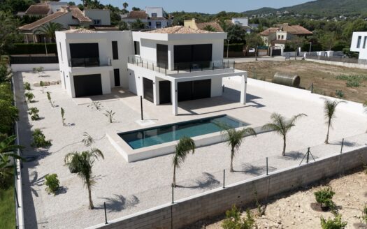 Villa  de obra nueva en Piver, Jávea, con piscina y vistas panorámicas al Montgó.