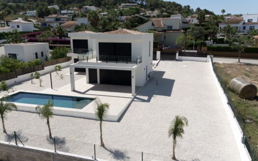 Villa  de obra nueva en Piver, Jávea, con piscina y vistas panorámicas al Montgó.