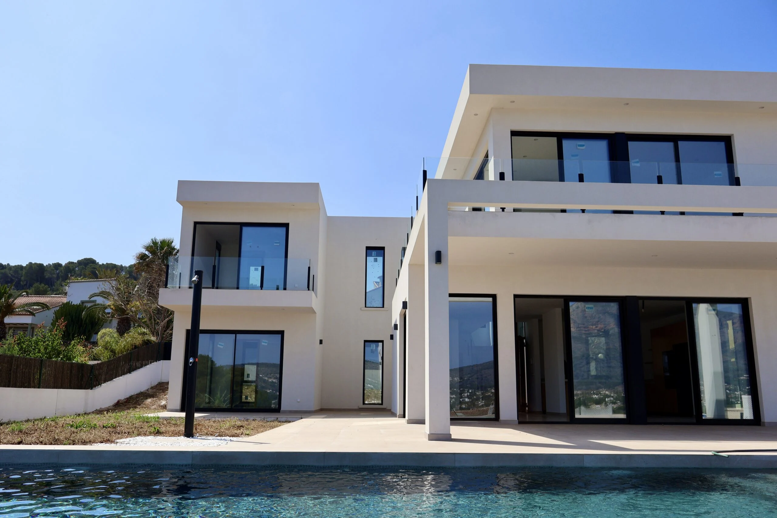 Villa  de obra nueva en Piver, Jávea, con piscina y vistas panorámicas al Montgó.