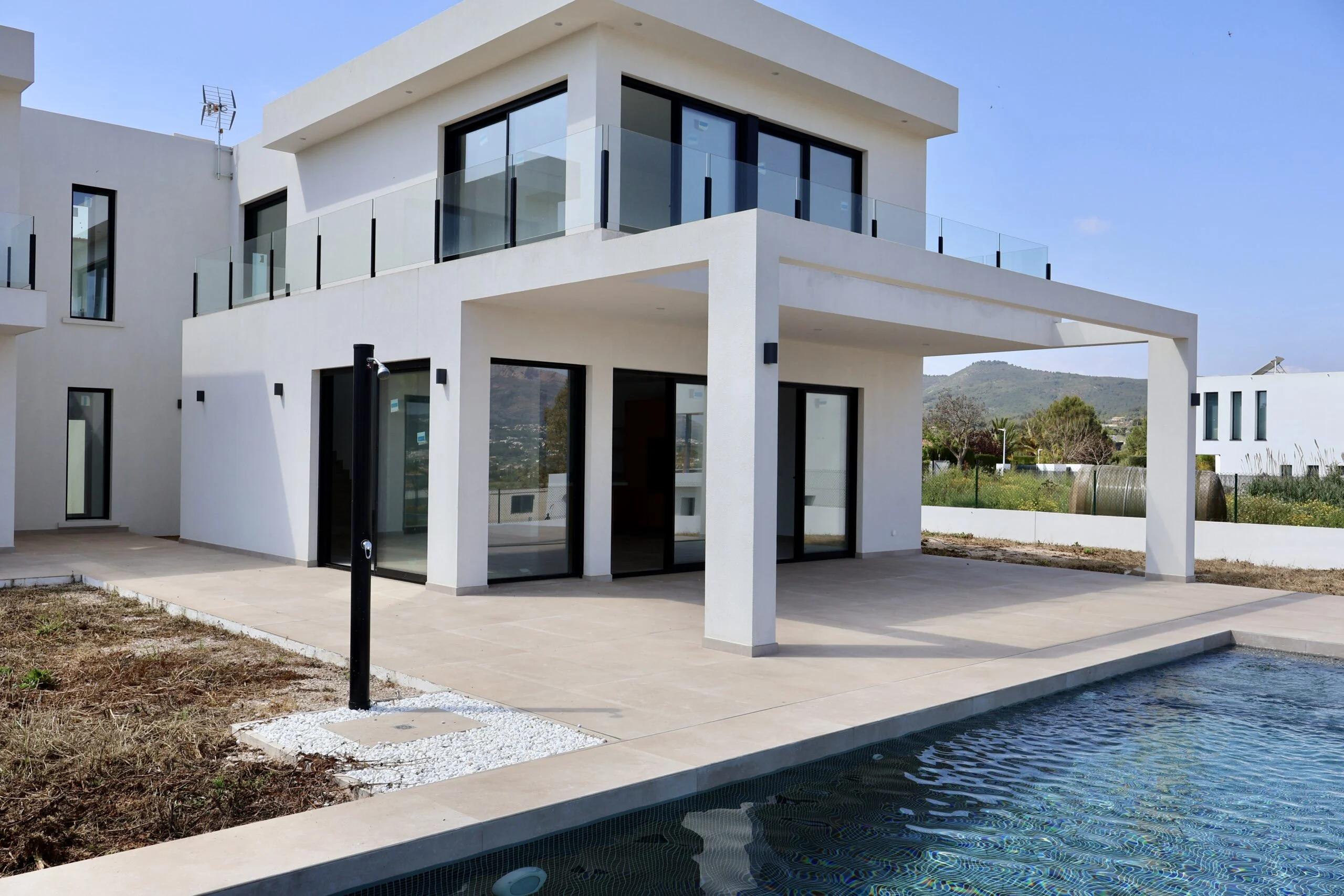 Villa  de obra nueva en Piver, Jávea, con piscina y vistas panorámicas al Montgó.