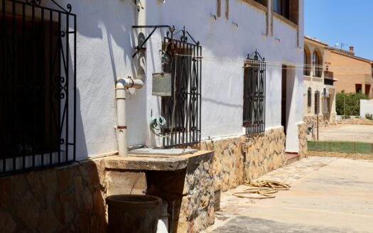 Chalet en venta con piscina en el centro de Javea.