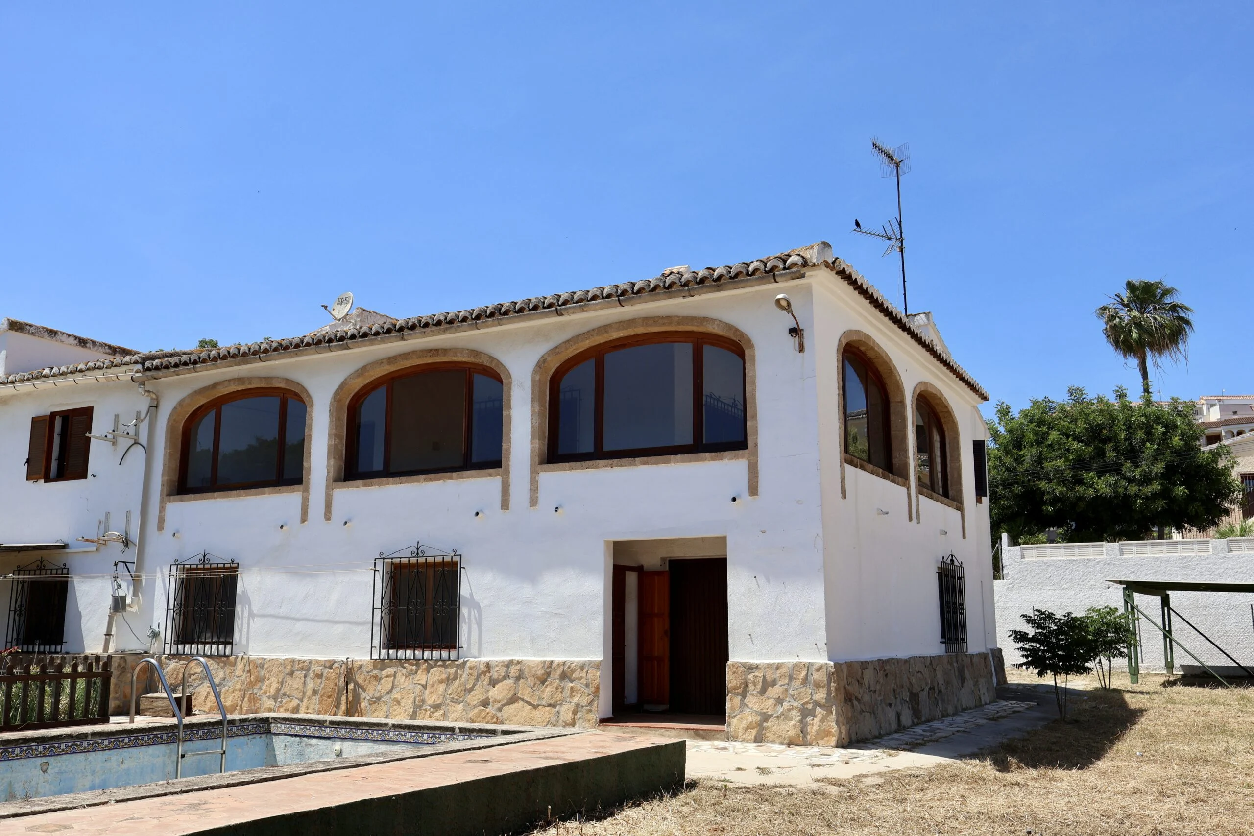 Chalet en venta con piscina en el centro de Javea.
