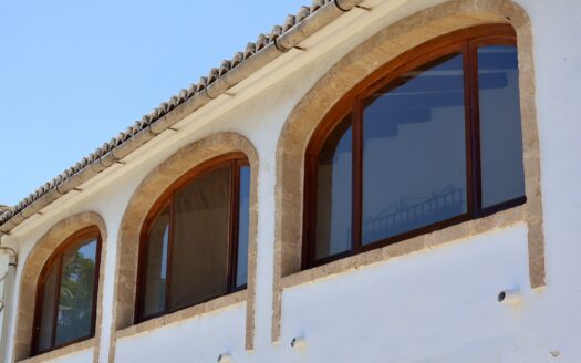 Chalet en venta con piscina en el centro de Javea.