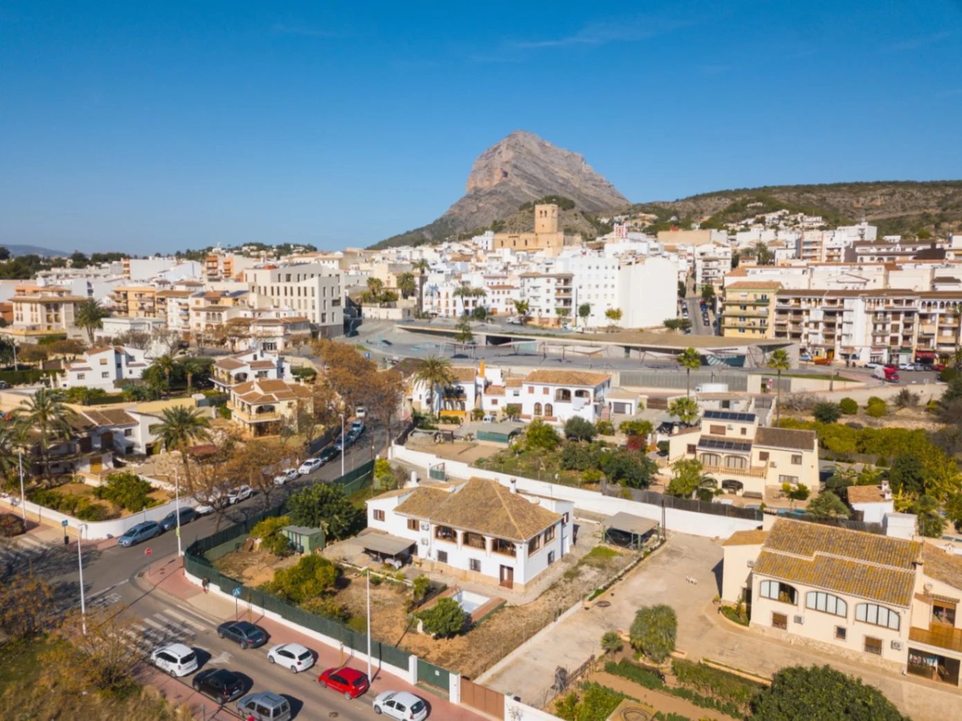 Chalet en venta con piscina en el centro de Javea.
