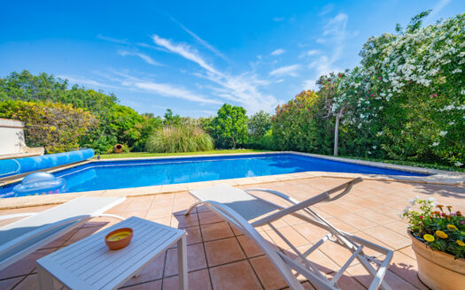 Exclusiva Villa en Jávea: Vistas Panorámicas a Minutos del Arenal.