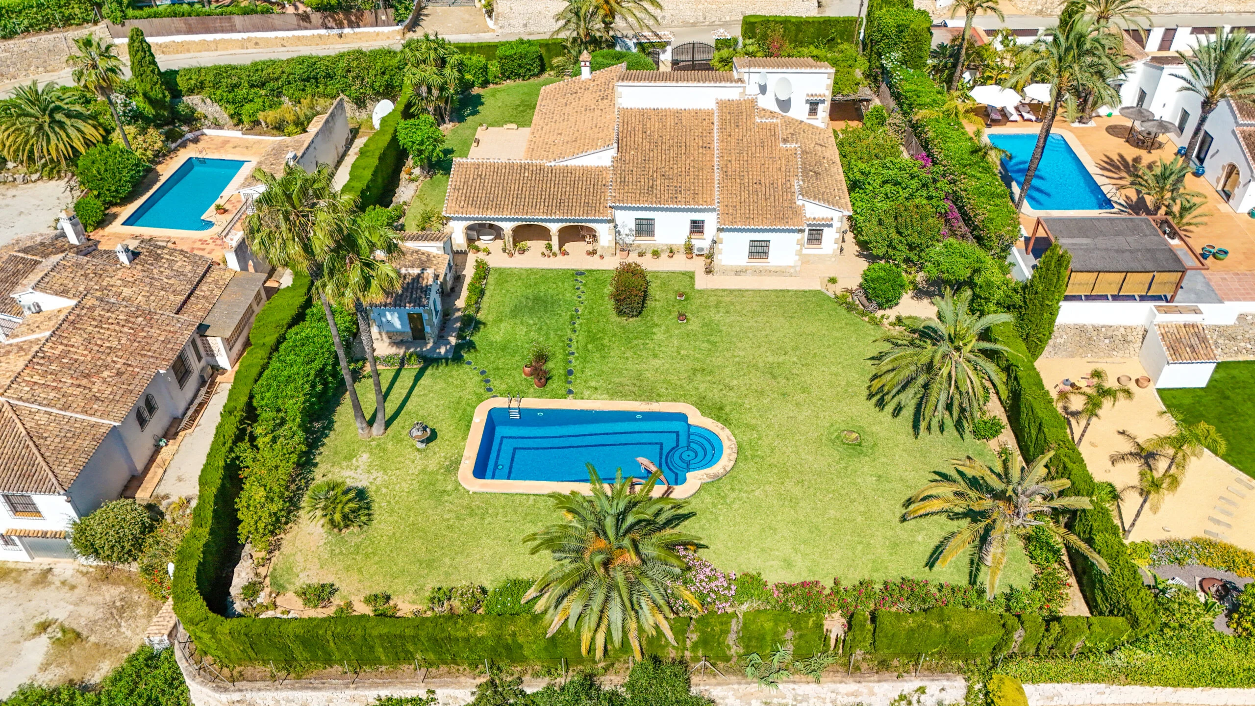 Encantadora Villa mediterránea con piscina privada y casa de invitados.