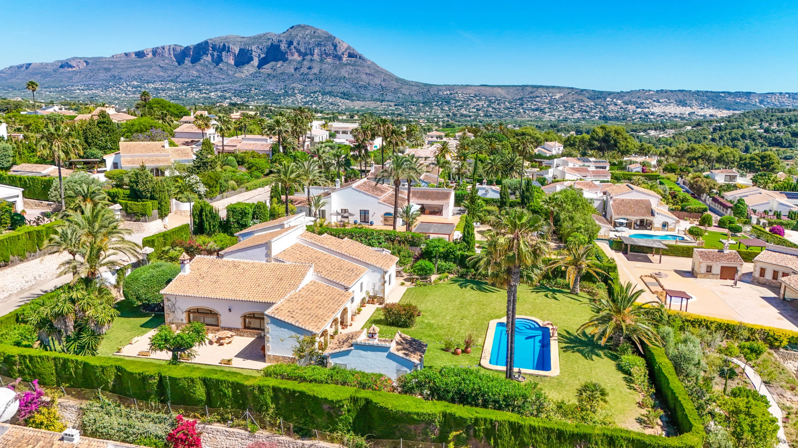 Encantadora Villa mediterránea con piscina privada y casa de invitados.