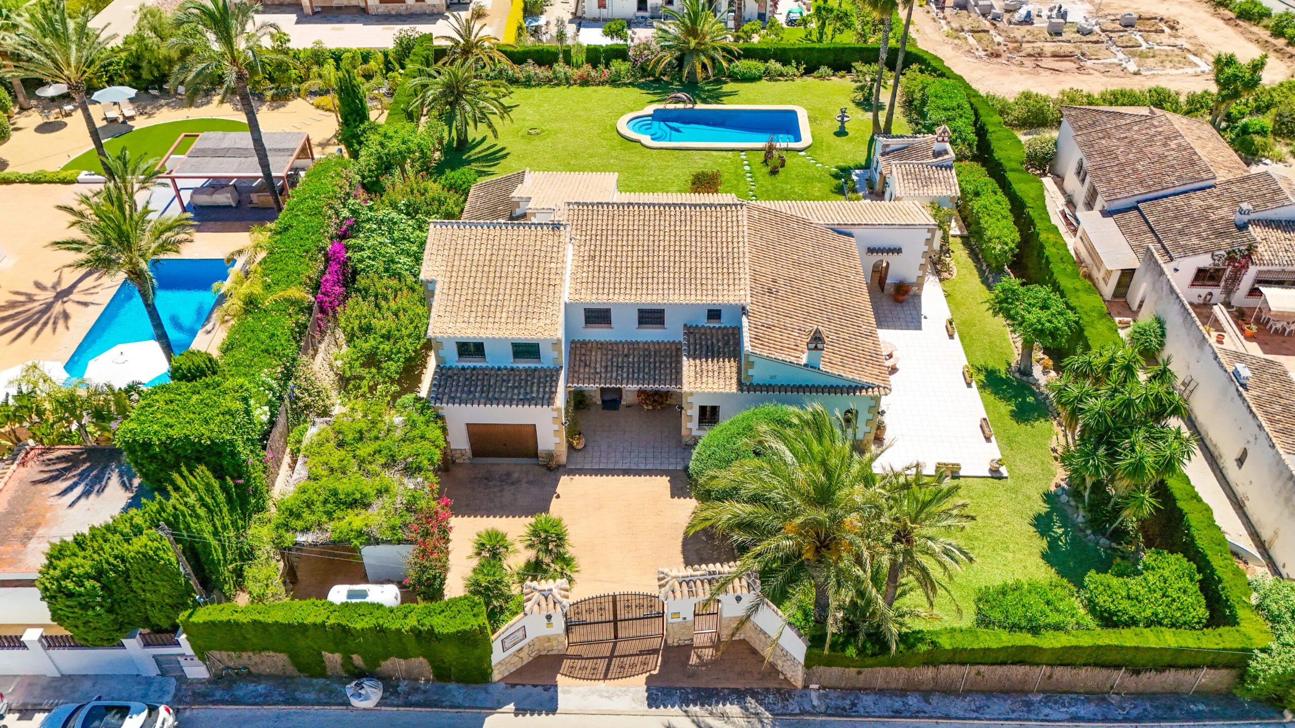 Encantadora Villa mediterránea con piscina privada y casa de invitados.