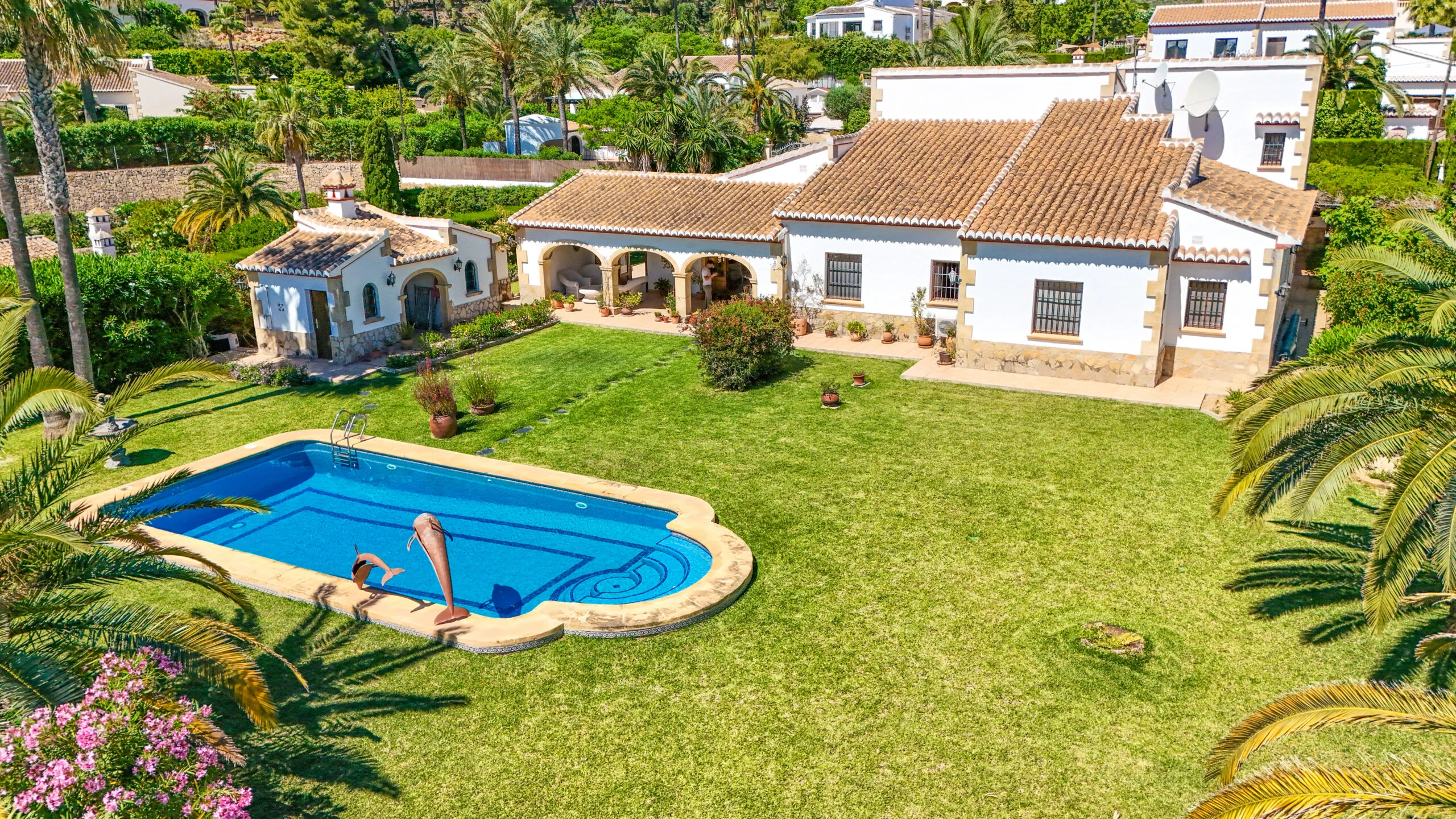 Encantadora Villa mediterránea con piscina privada y casa de invitados.