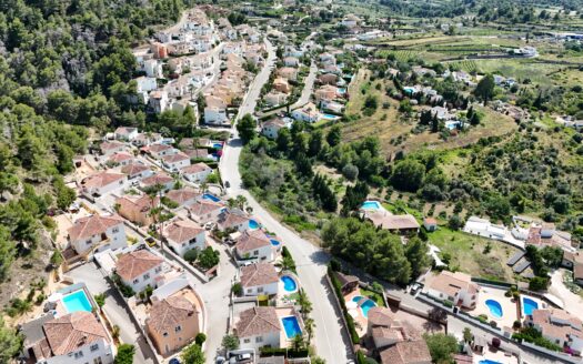 Parcela en venta en Benitachell con vistas panorámicas al Montgó.