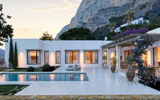 Villa en venta con vistas panorámicas en el Montgó de Javea.