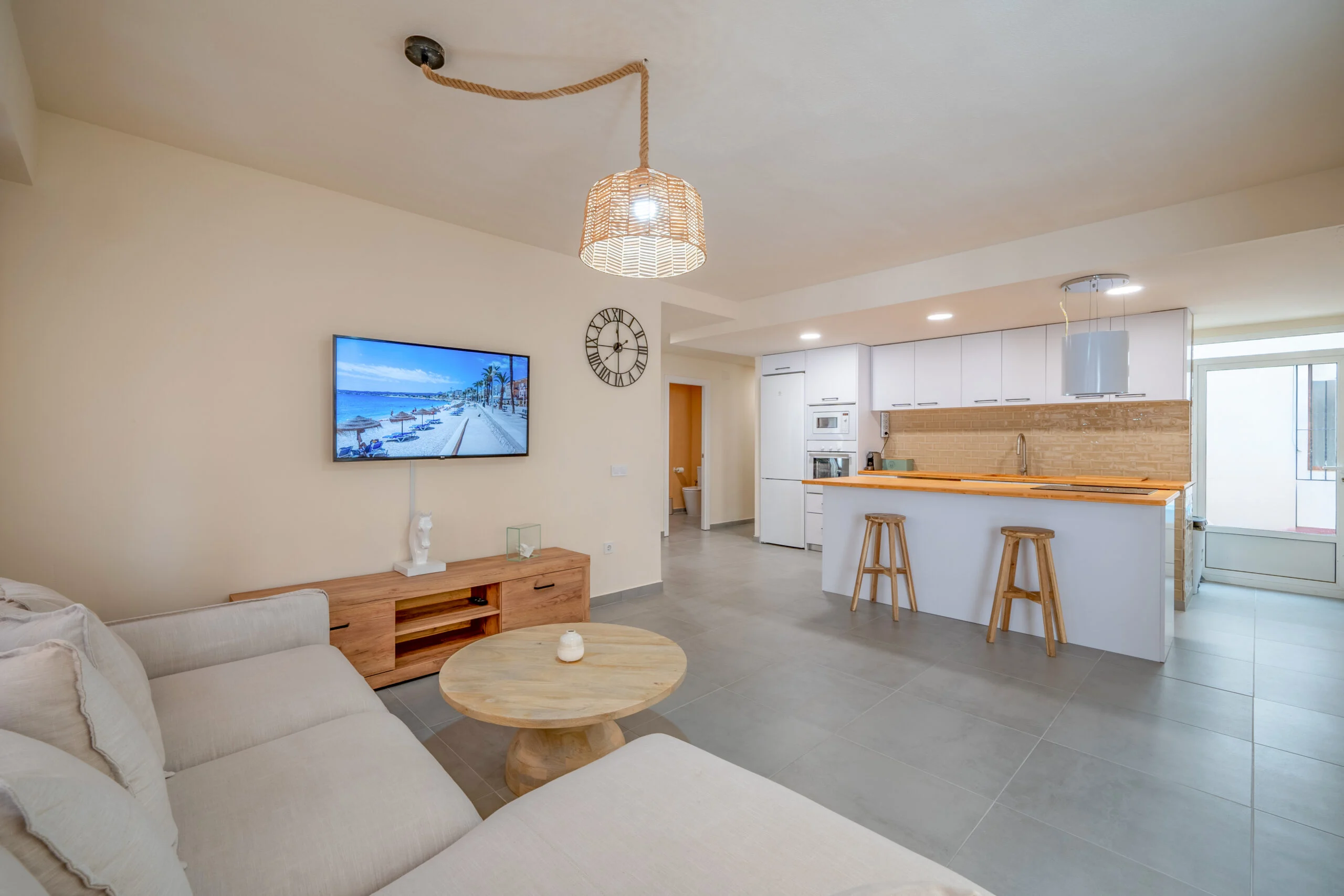 Apartamento reformado a 1 minuto de la playa.