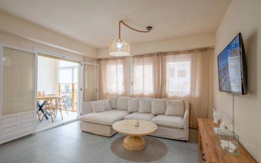 Apartamento reformado a 1 minuto de la playa.