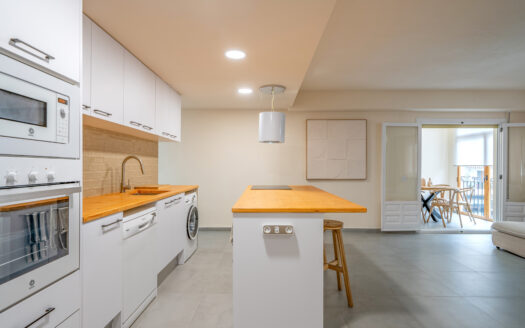 Apartamento reformado a 1 minuto de la playa.
