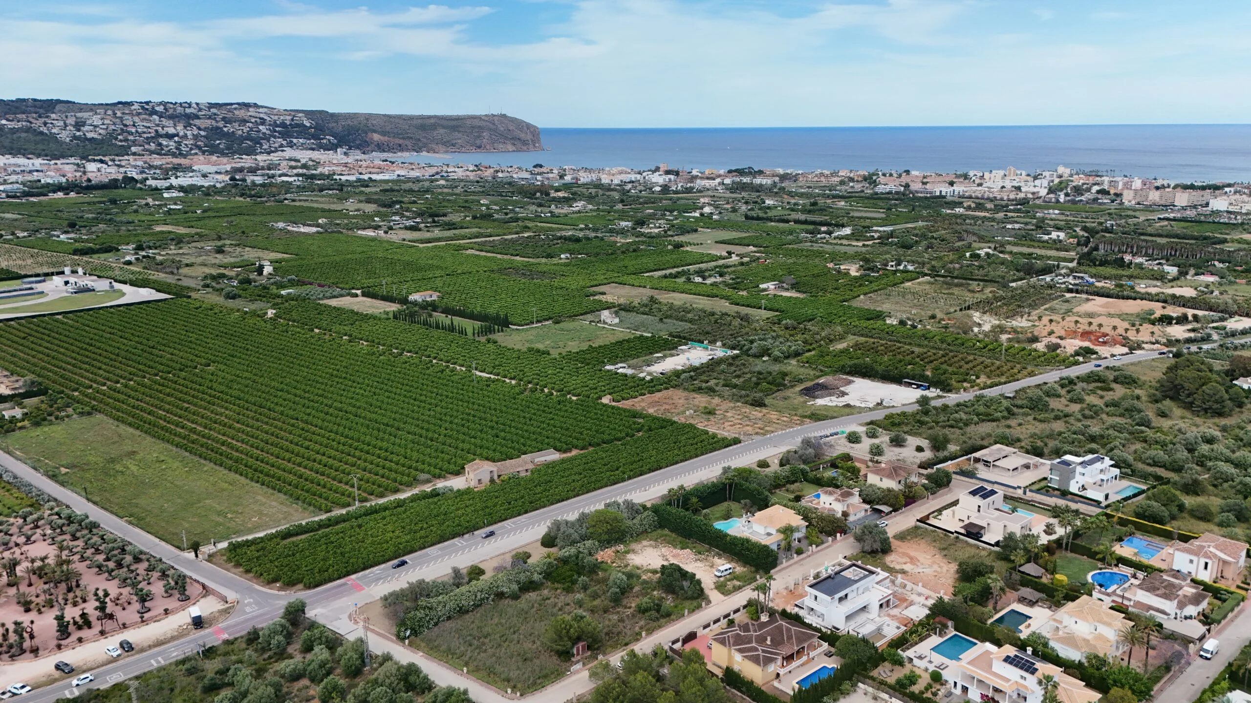 Parcela en venta con proyecto y licencia en Puerta Fenicia, Jávea.