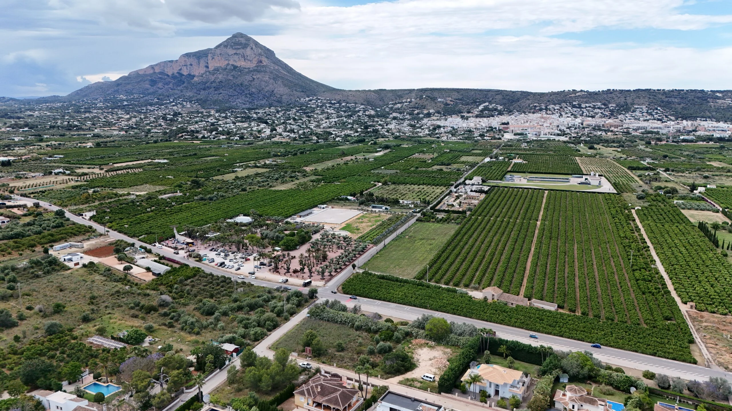 Parcela en venta con proyecto y licencia en Puerta Fenicia, Jávea.