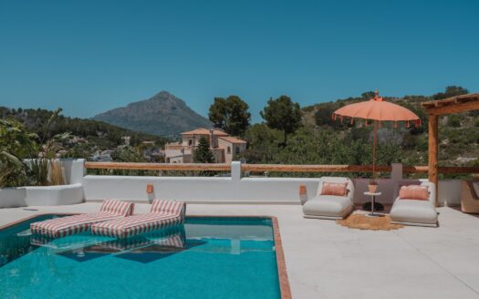 Villa de Lujo en Venta en Jávea con Guesthouse y Piscina