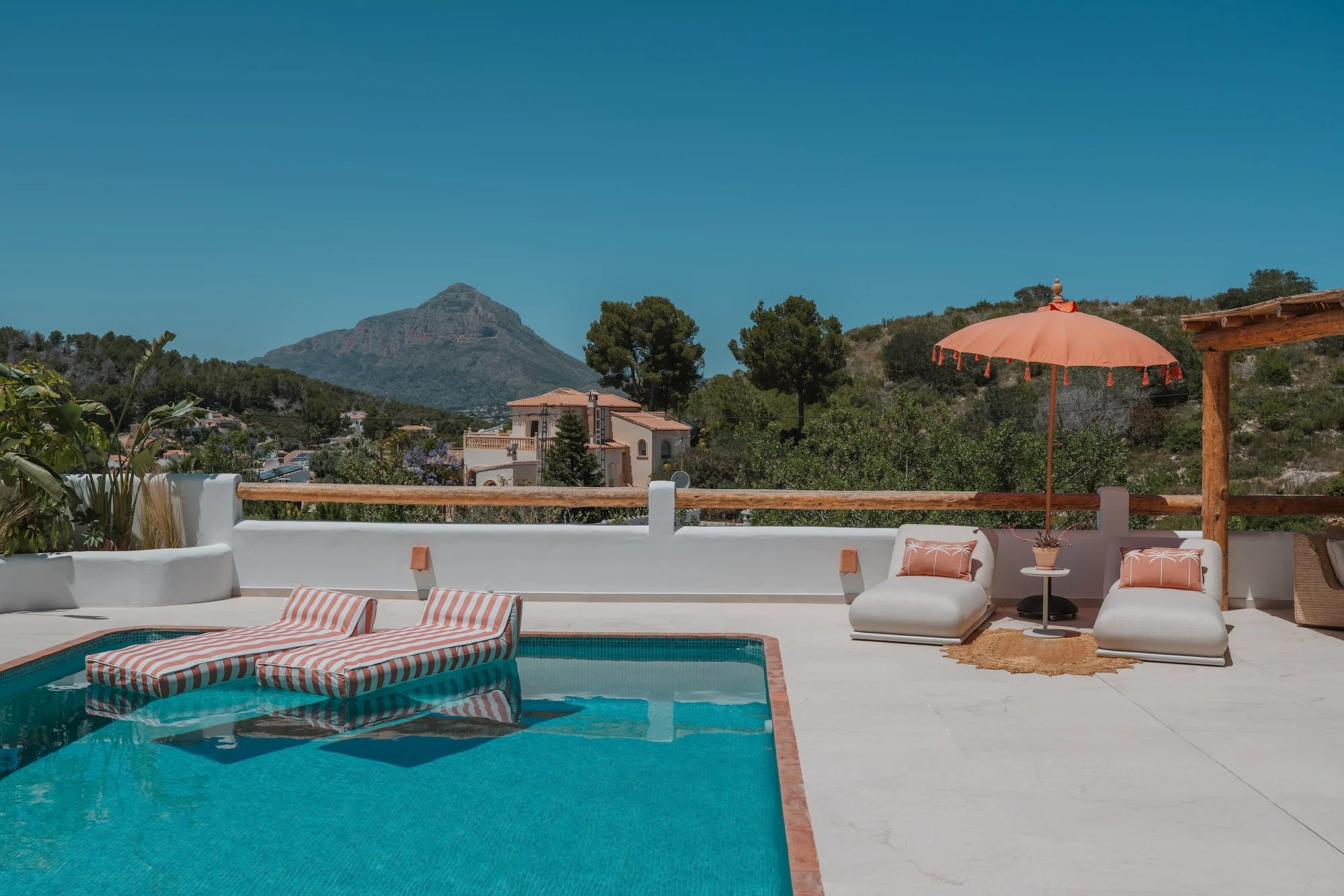 Villa de Lujo en Venta en Jávea con Guesthouse y Piscina