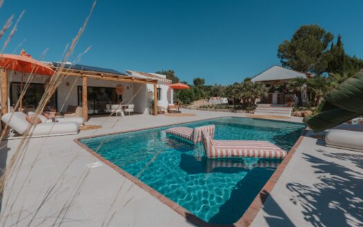 Villa de Lujo en Venta en Jávea con Guesthouse y Piscina