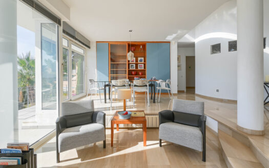 Villa con orientación sur y vistas panorámicas al mar en La Corona, Jávea.